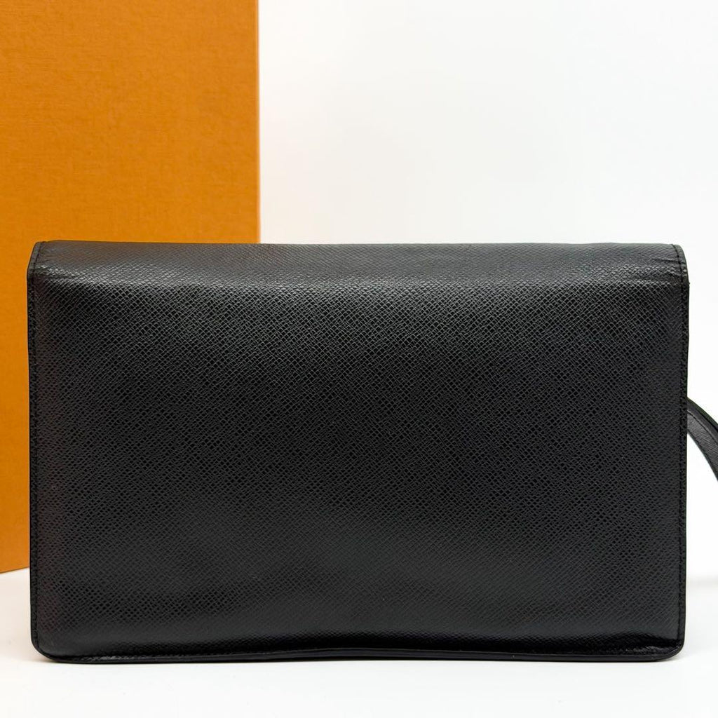 Louis Vuitton Belaia Taiga Clutch Leather — view 3