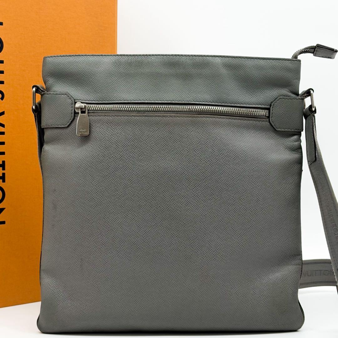 Louis Vuitton Sasha Taiga Shoulder Bag Crossbody Leather Messenger — view 2