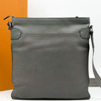 Louis Vuitton Sasha Taiga Shoulder Bag Crossbody Leather Messenger — view 3