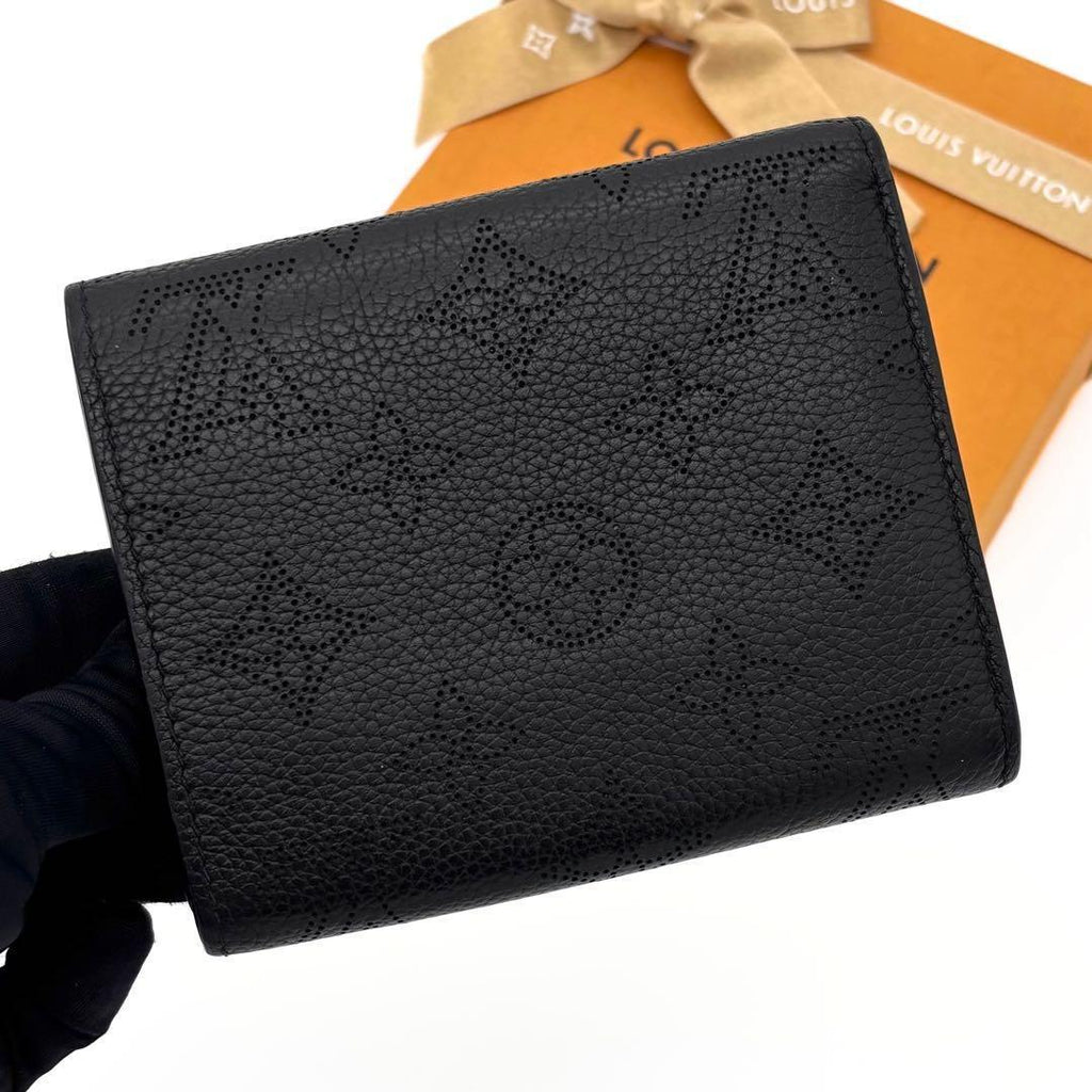 Louis Vuitton Mahina Portefeuille Iris Compact Noir Wallet — view 2