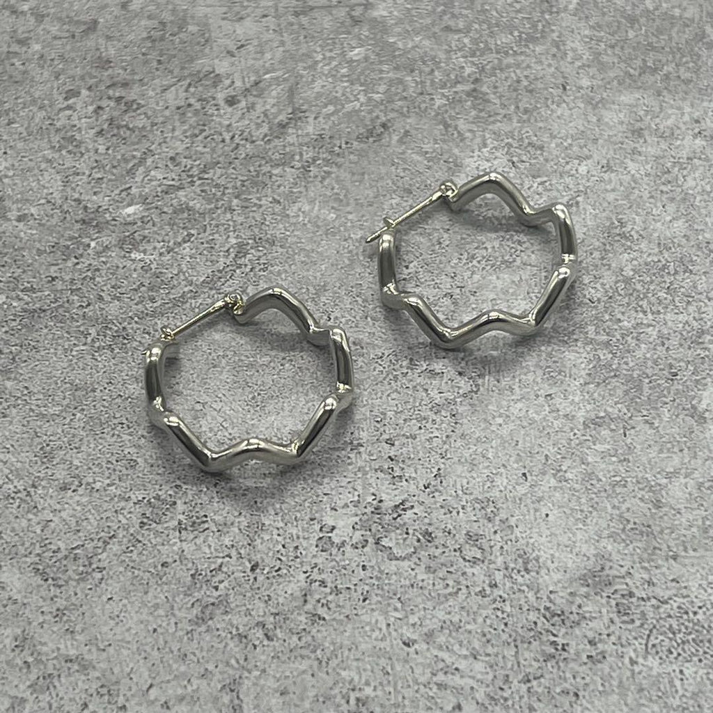 Tiffany & Co Paloma Picasso Wave Hoop Earrings Zigzag