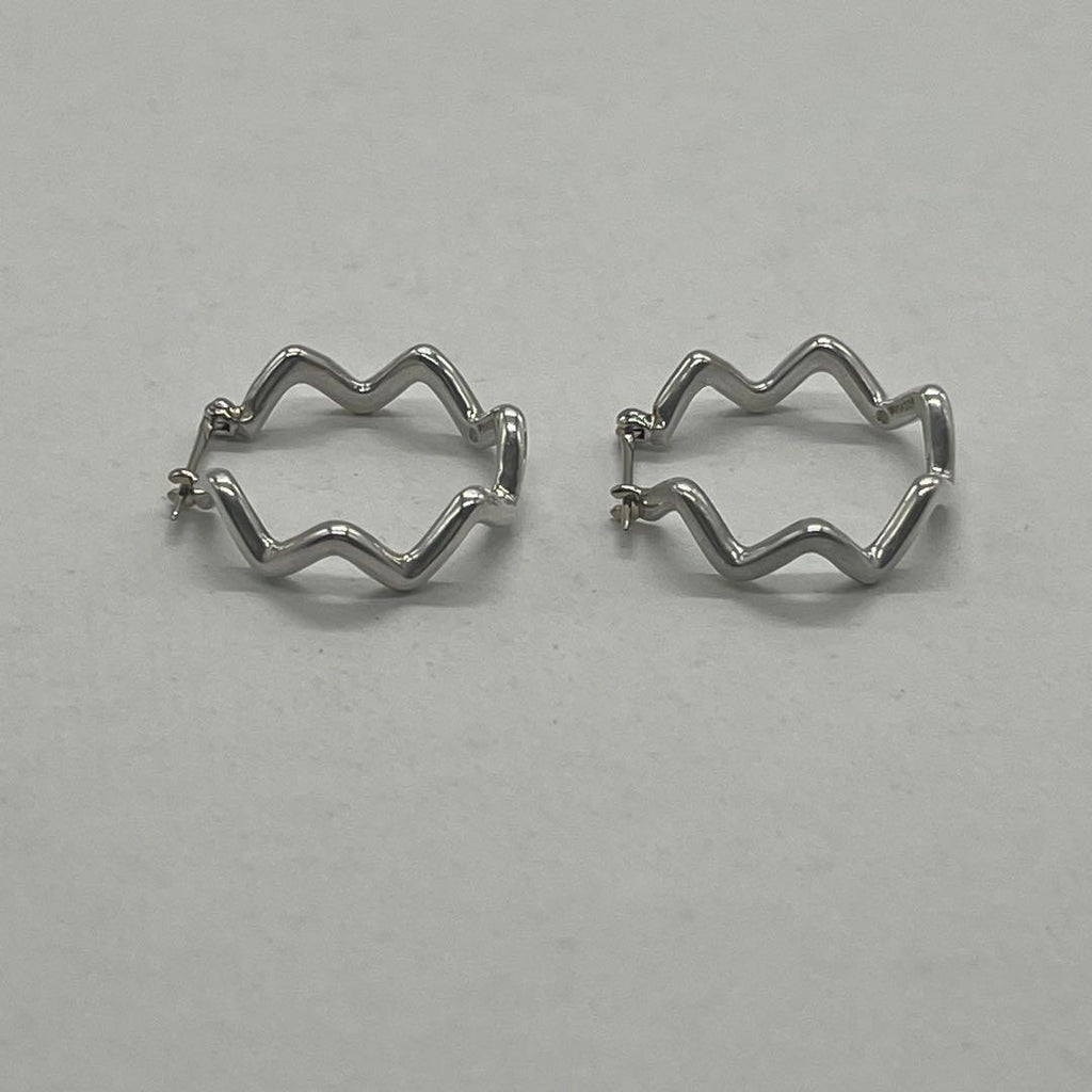 Tiffany & Co Paloma Picasso Wave Hoop Earrings Zigzag — view 4