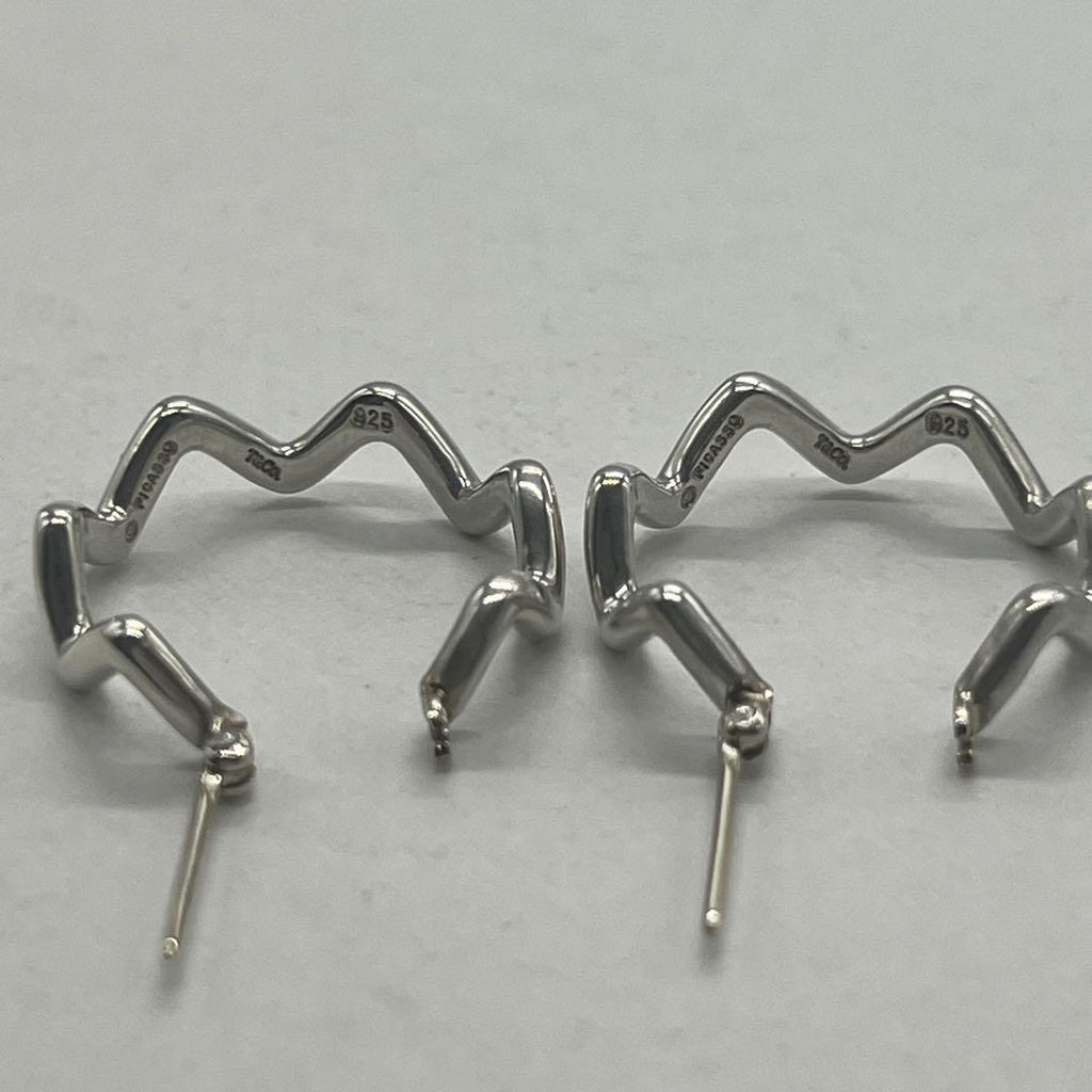 Tiffany & Co Paloma Picasso Wave Hoop Earrings Zigzag — view 9