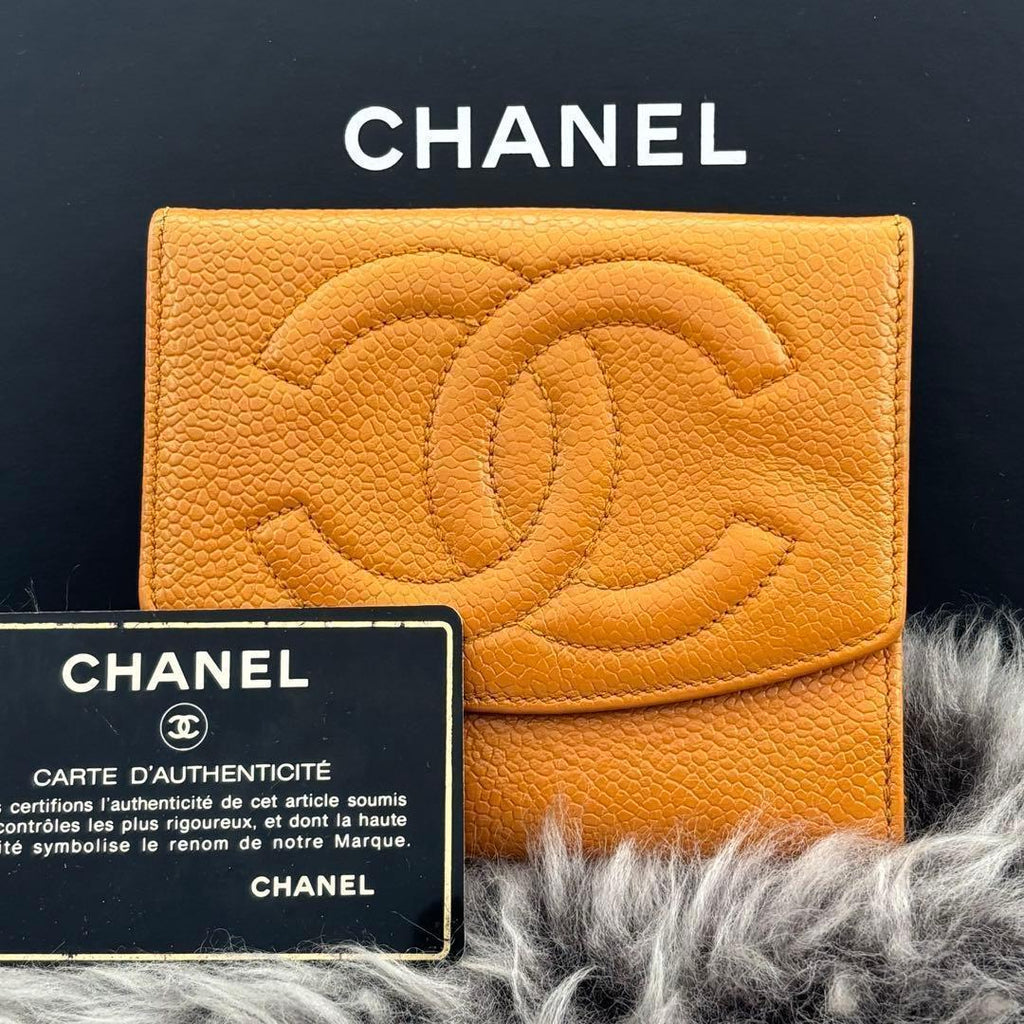 Chanel Wallet Jumbo CC Logo Caviar Snap Bifold — view 2