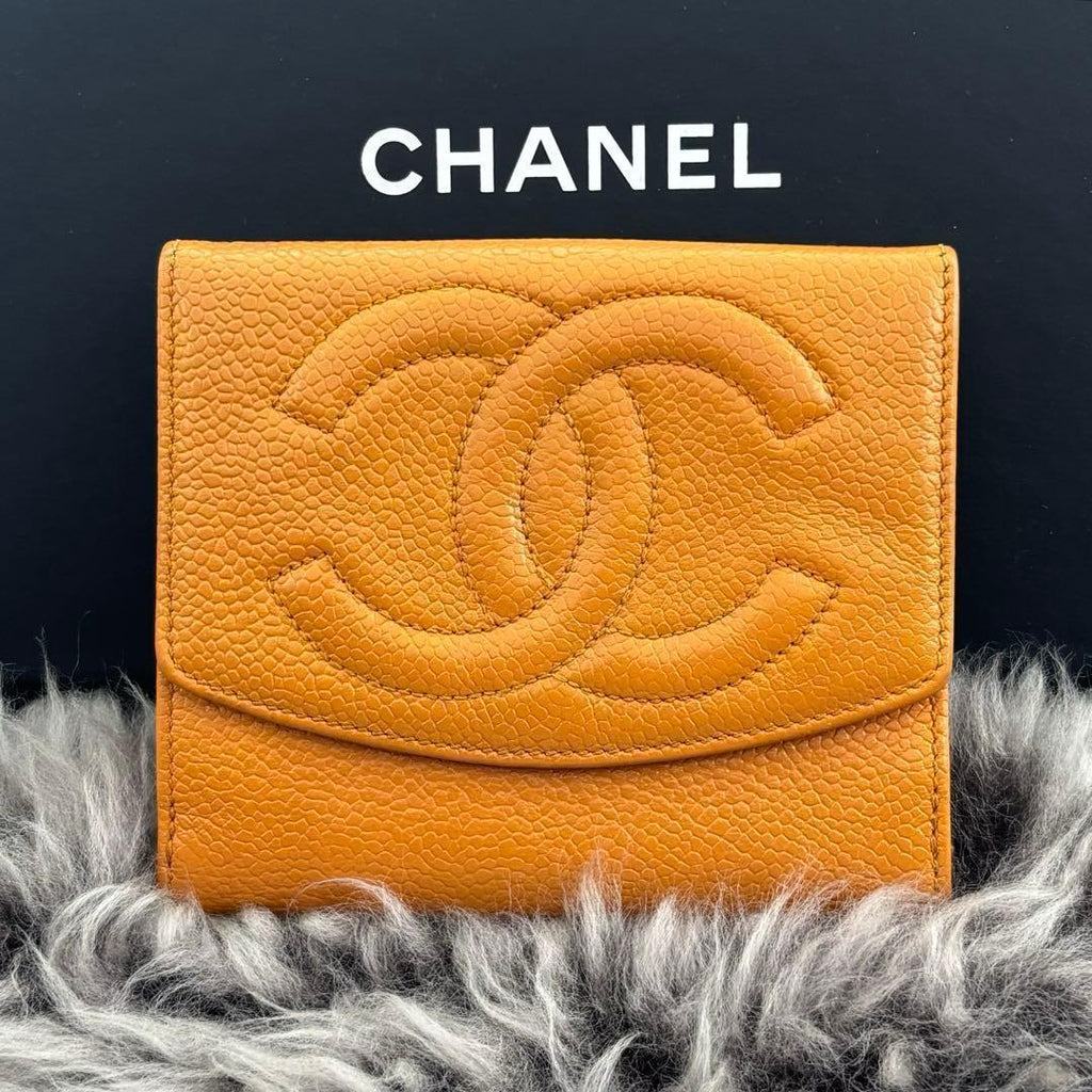 Chanel Wallet Jumbo CC Logo Caviar Snap Bifold — view 3