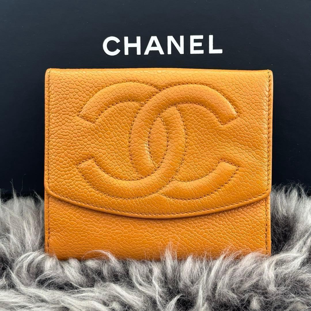 Chanel Wallet Jumbo CC Logo Caviar Snap Bifold — view 3