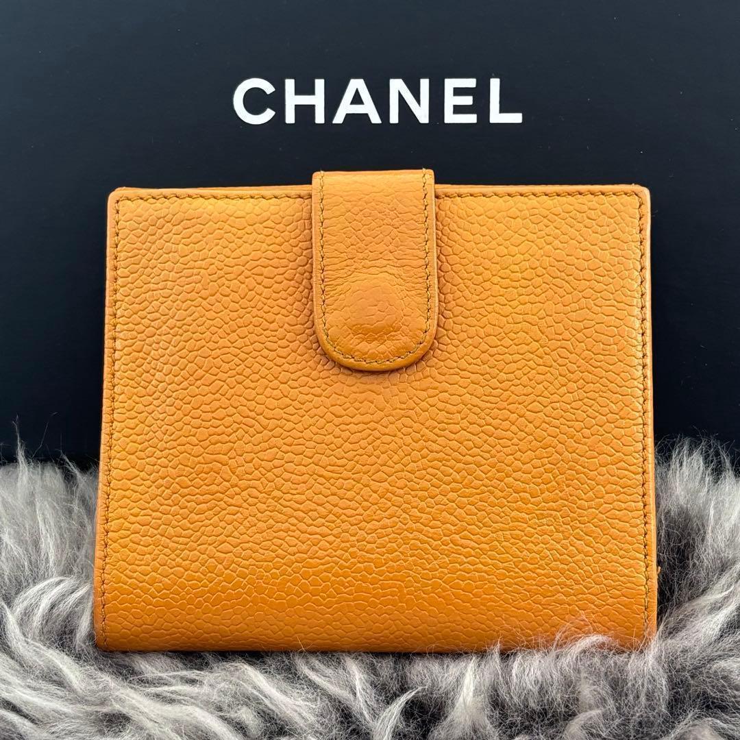 Chanel Wallet Jumbo CC Logo Caviar Snap Bifold — view 4