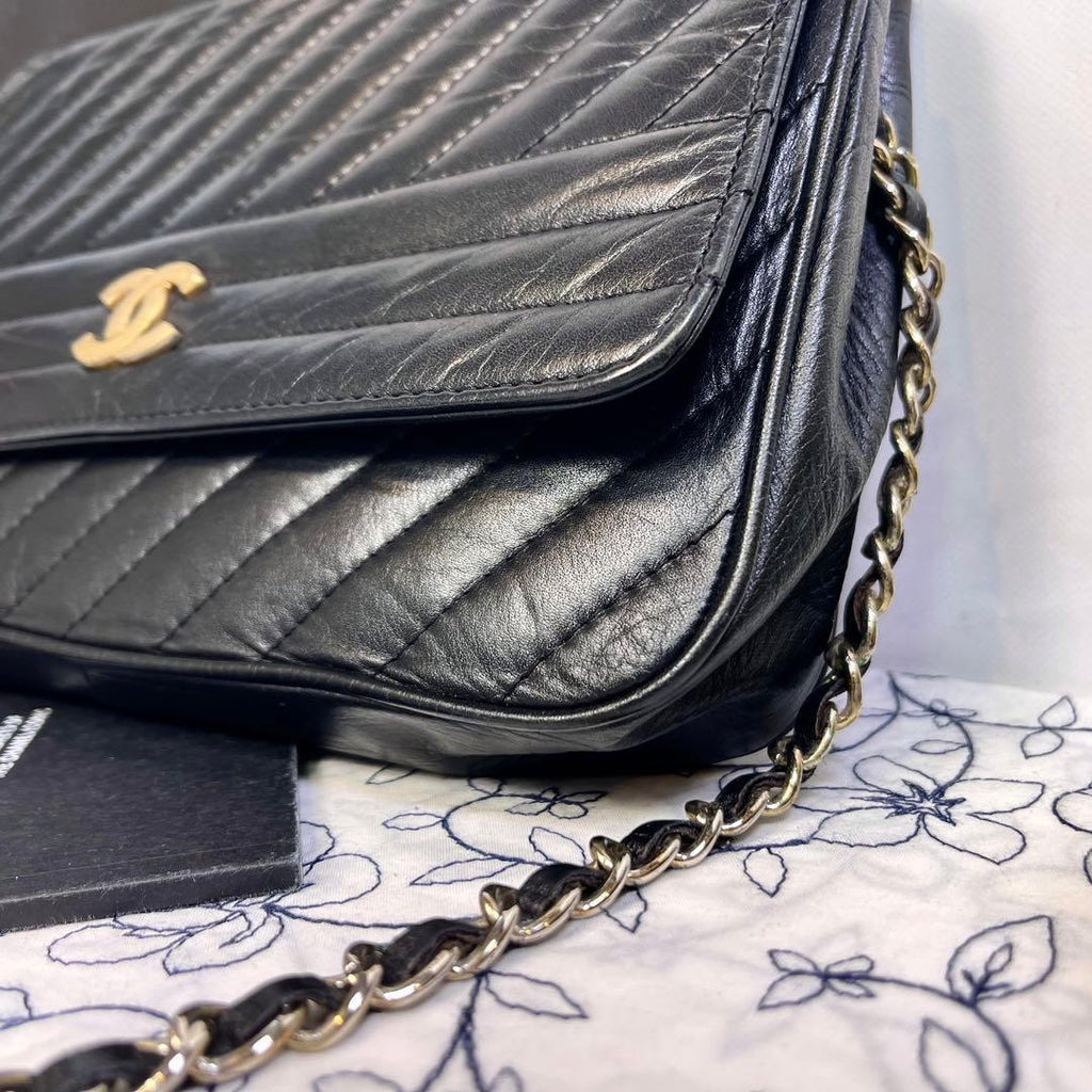Chanel Mademoiselle Shoulder Bag Black Gold — view 5