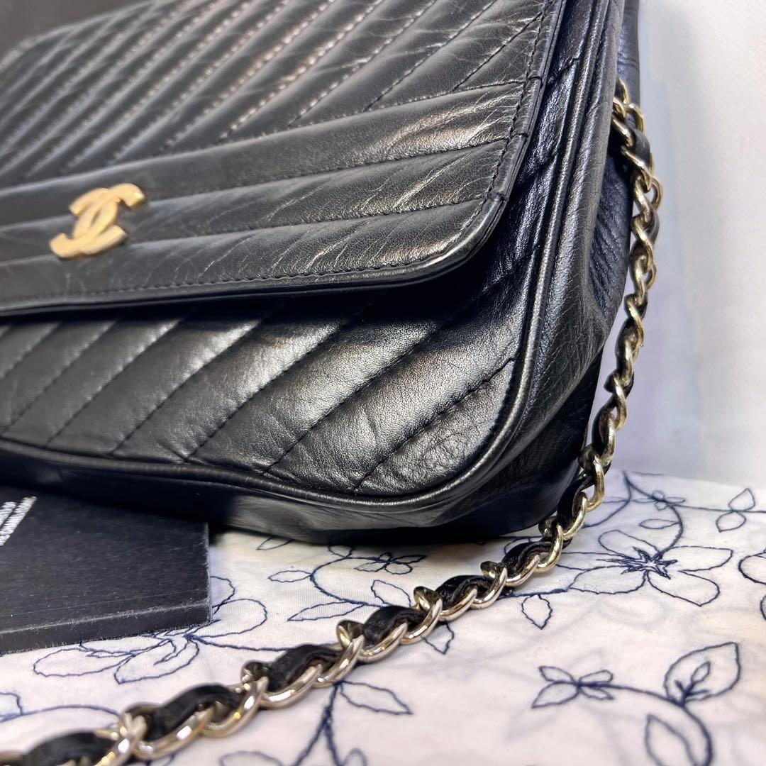 Chanel Mademoiselle Shoulder Bag Black Gold — view 5
