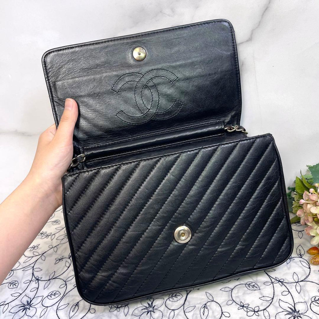 Chanel Mademoiselle Shoulder Bag Black Gold — view 9