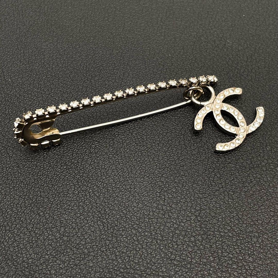 Chanel CC Logo Pin Brooch 01P Rhinestone Corsage — view 2