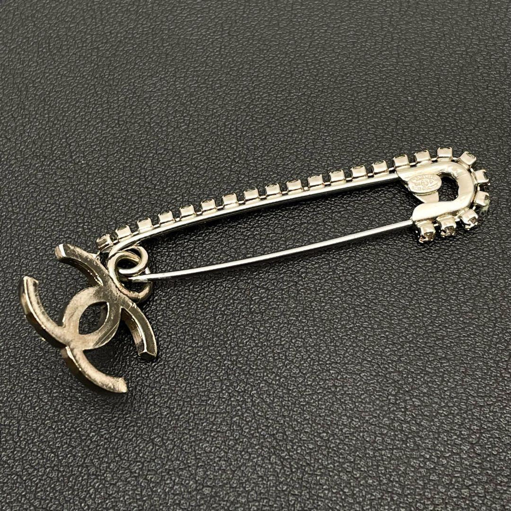 Chanel CC Logo Pin Brooch 01P Rhinestone Corsage — view 3