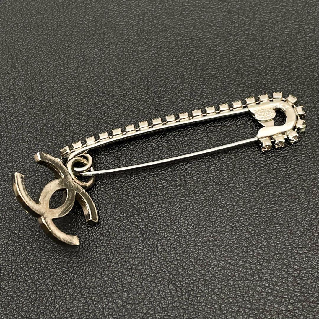 Chanel CC Logo Pin Brooch 01P Rhinestone Corsage — view 3