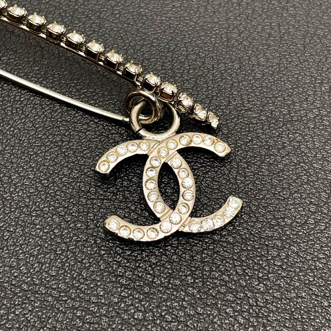 Chanel CC Logo Pin Brooch 01P Rhinestone Corsage — view 4