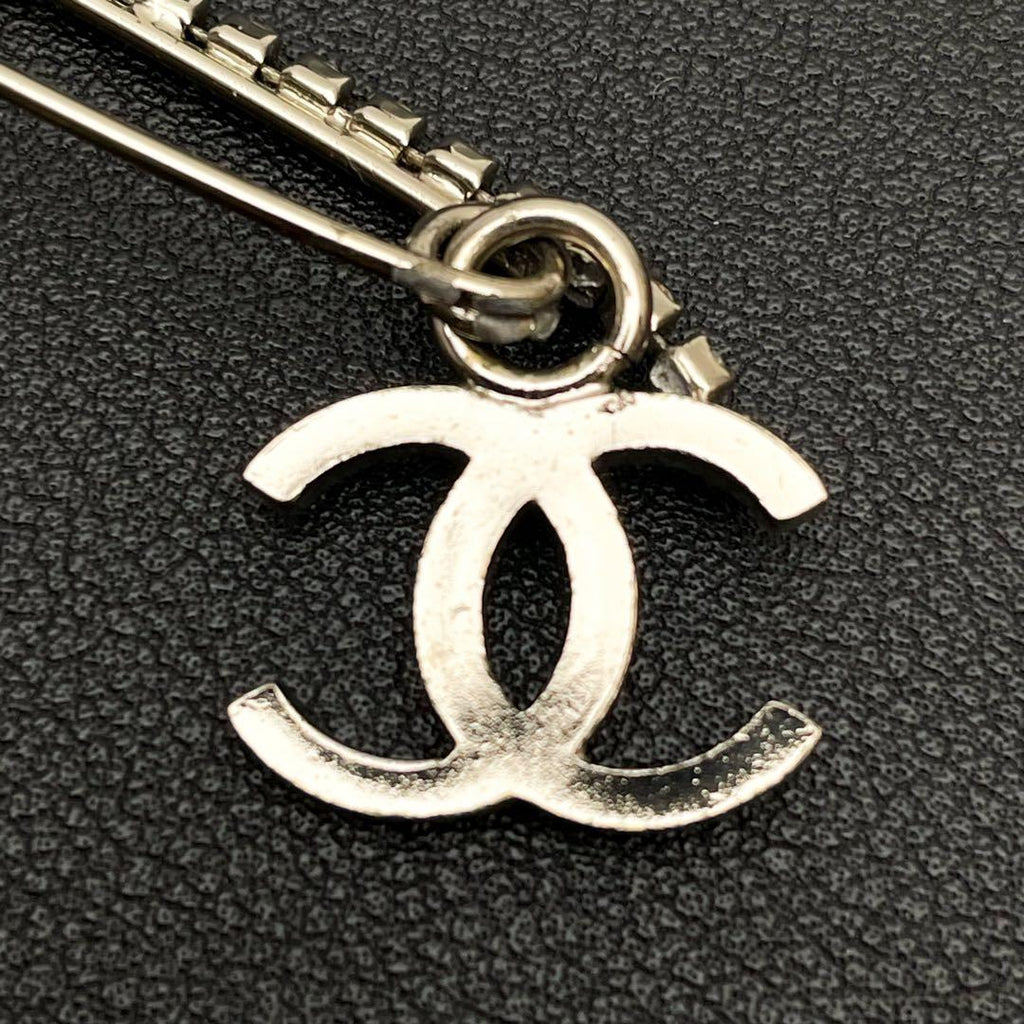 Chanel CC Logo Pin Brooch 01P Rhinestone Corsage — view 5