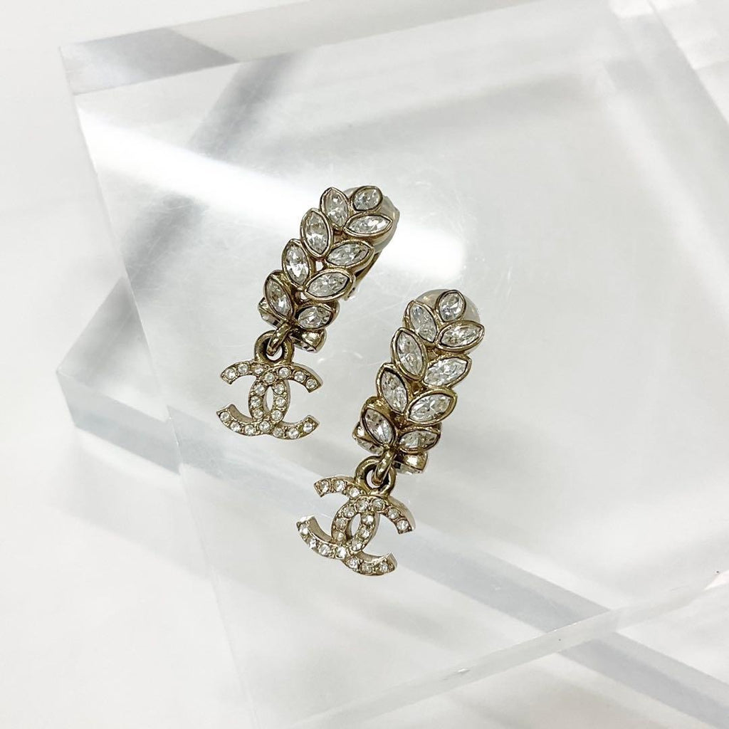 Chanel CC Logo Rhinestone Leaf Motif Earrings Gold — view 2
