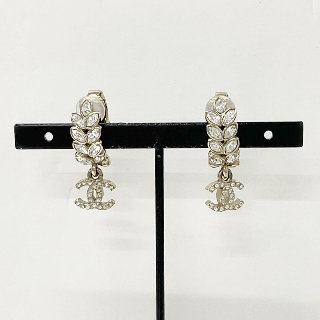 Chanel CC Logo Rhinestone Leaf Motif Earrings Gold — view 6