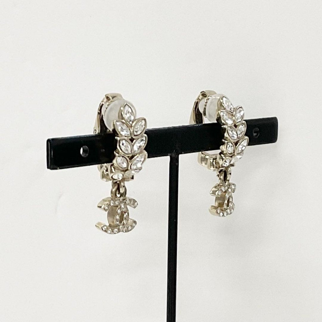 Chanel CC Logo Rhinestone Leaf Motif Earrings Gold — view 7