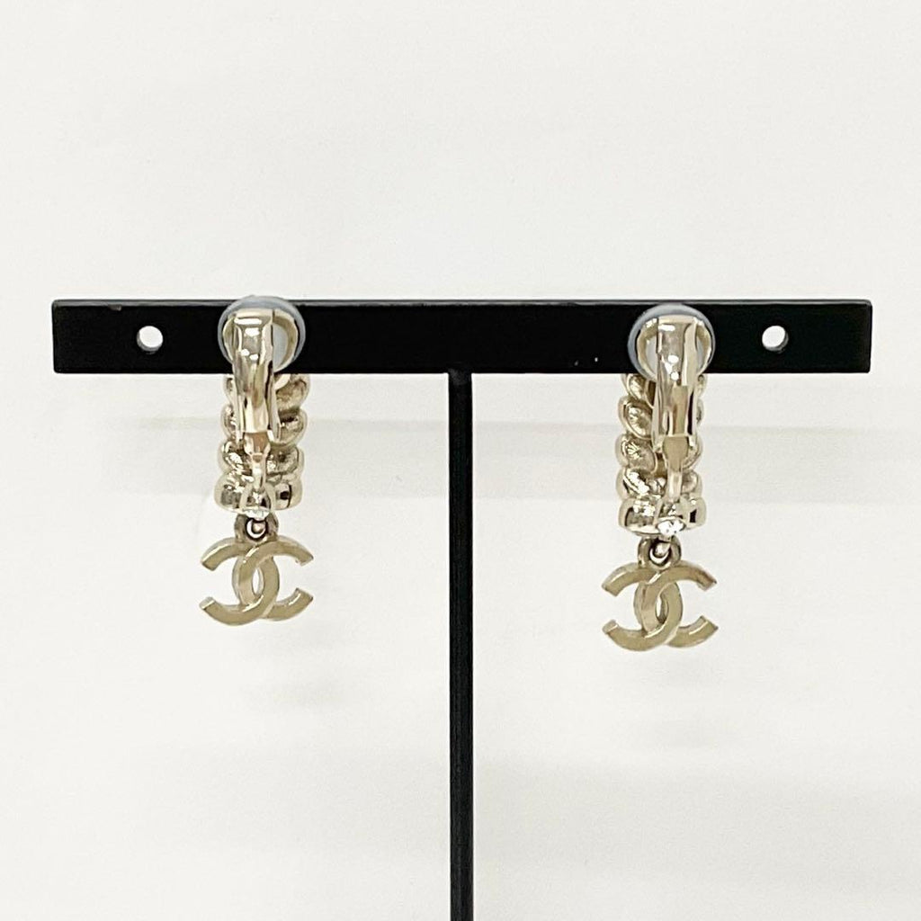 Chanel CC Logo Rhinestone Leaf Motif Earrings Gold — view 8