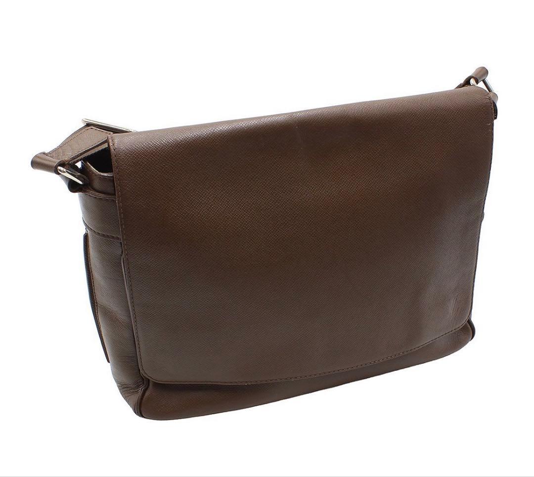 Louis Vuitton Taiga Roman Messenger — view 4