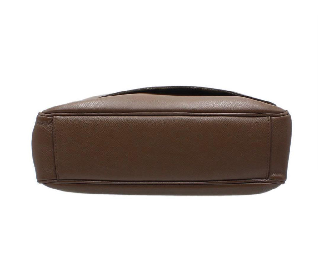 Louis Vuitton Taiga Roman Messenger — view 5