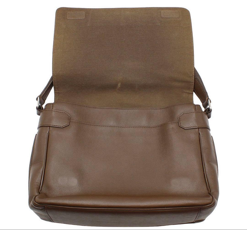 Louis Vuitton Taiga Roman Messenger — view 7