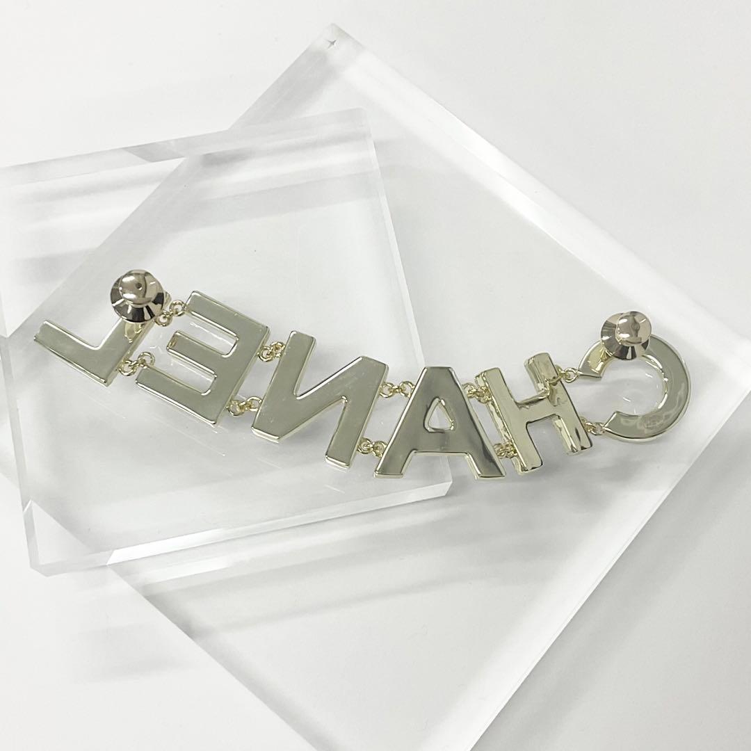 Chanel Pin Brooch Logo Gold Black — view 3
