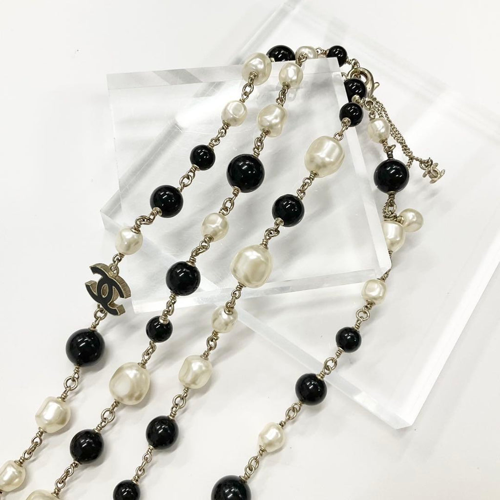 Chanel Necklace CC Logo Pearl Long Gold — view 3