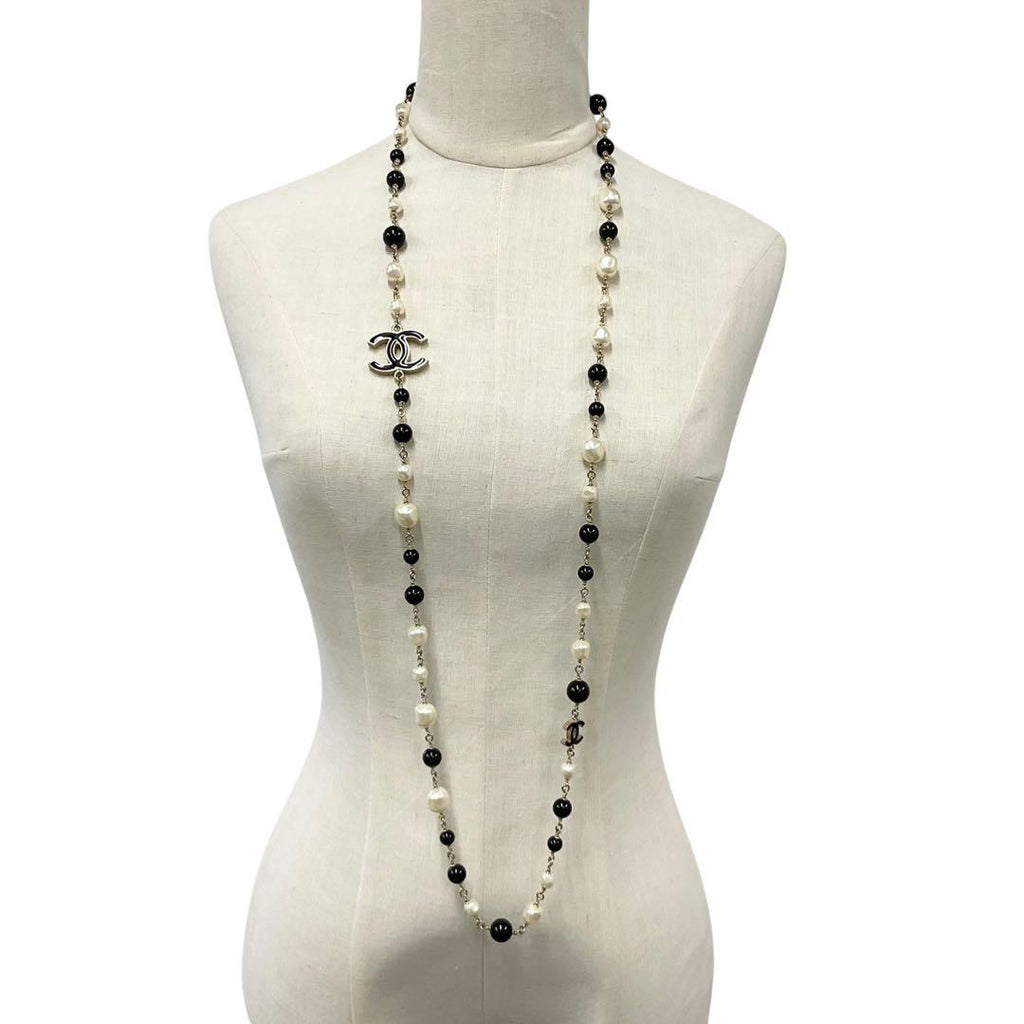 Chanel Necklace CC Logo Pearl Long Gold — view 7