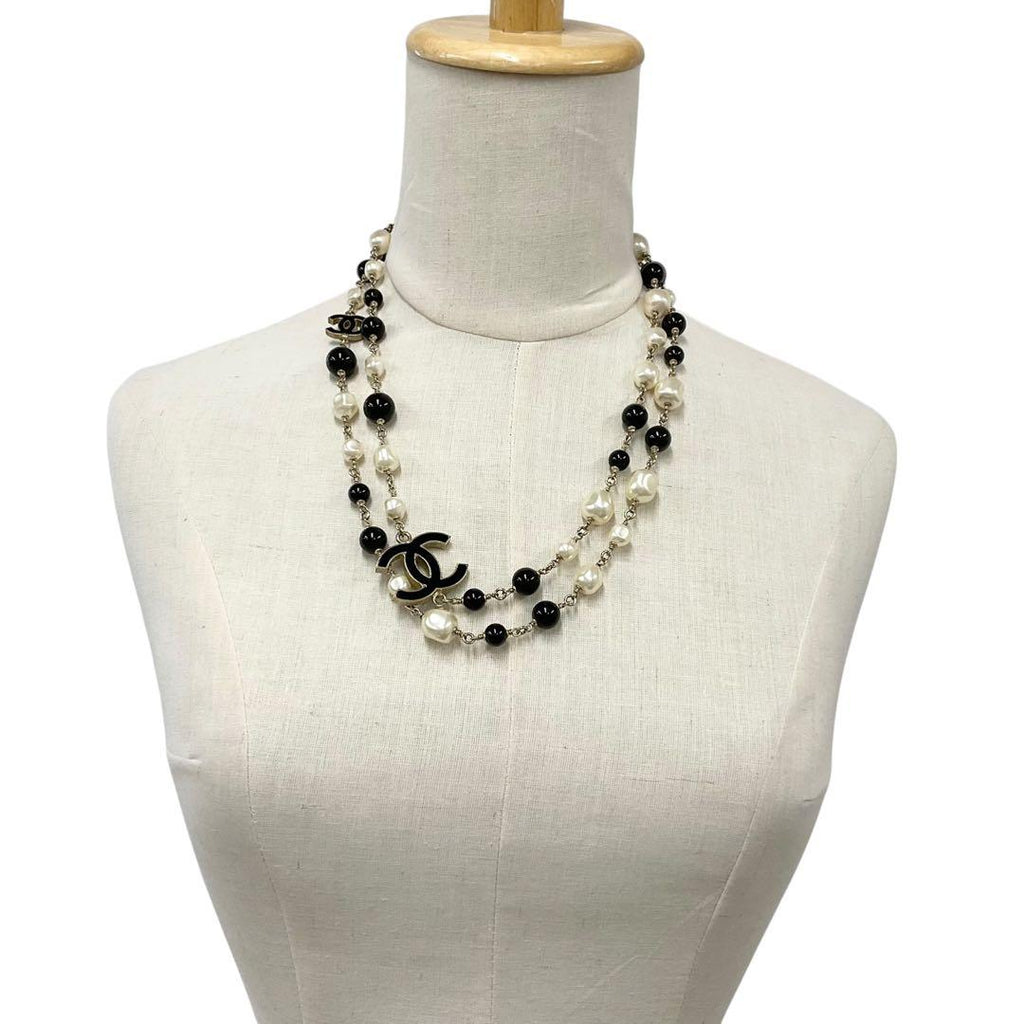 Chanel Necklace CC Logo Pearl Long Gold — view 8
