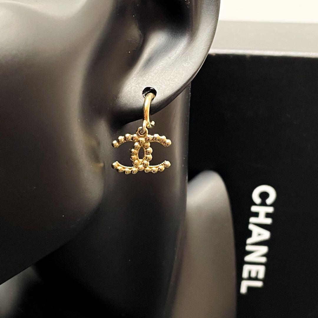Chanel CC Logo Earrings 22c Swing Gold Icon — view 2