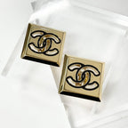 Chanel Earrings CC Logo Gold — view 2