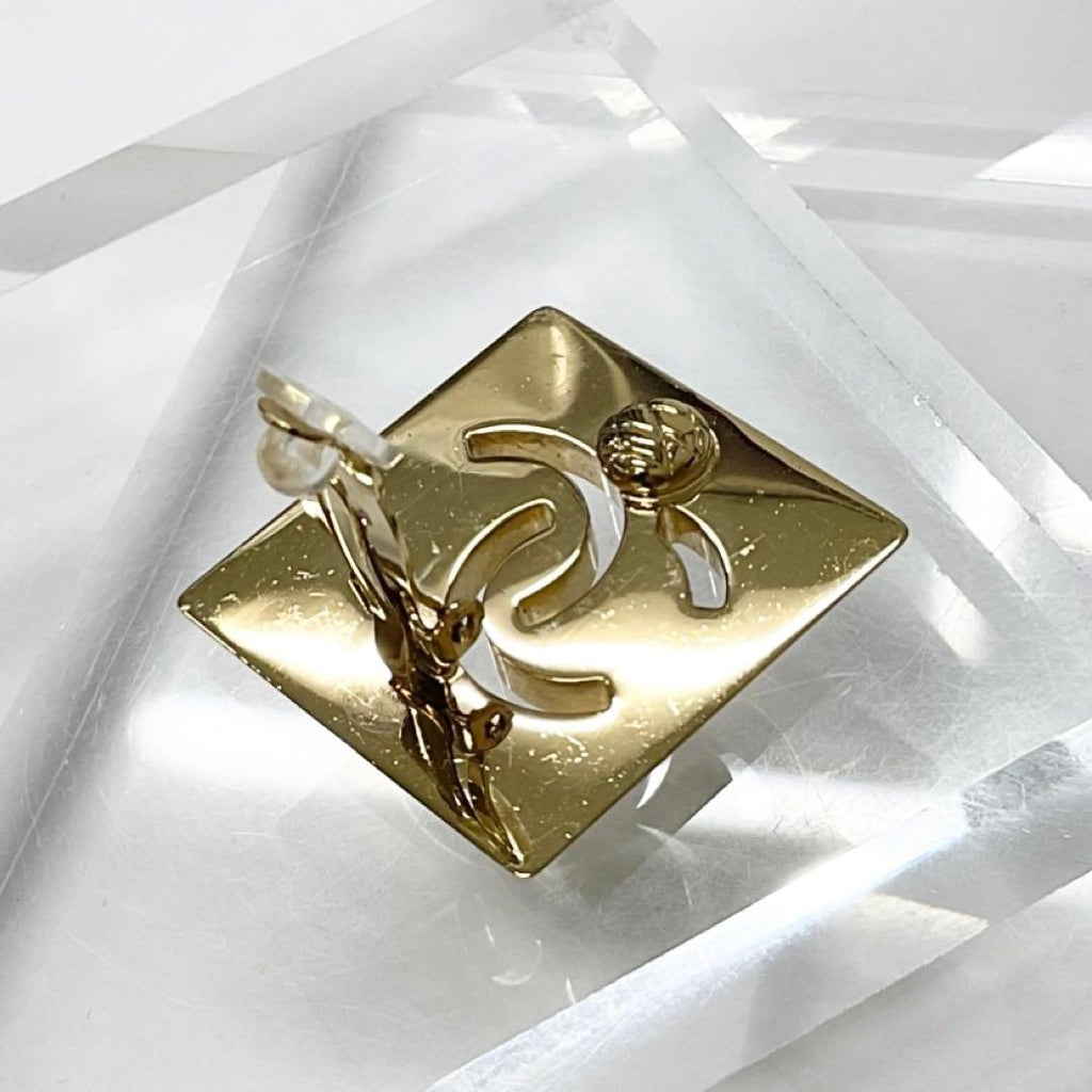 Chanel Earrings CC Logo Gold — view 4
