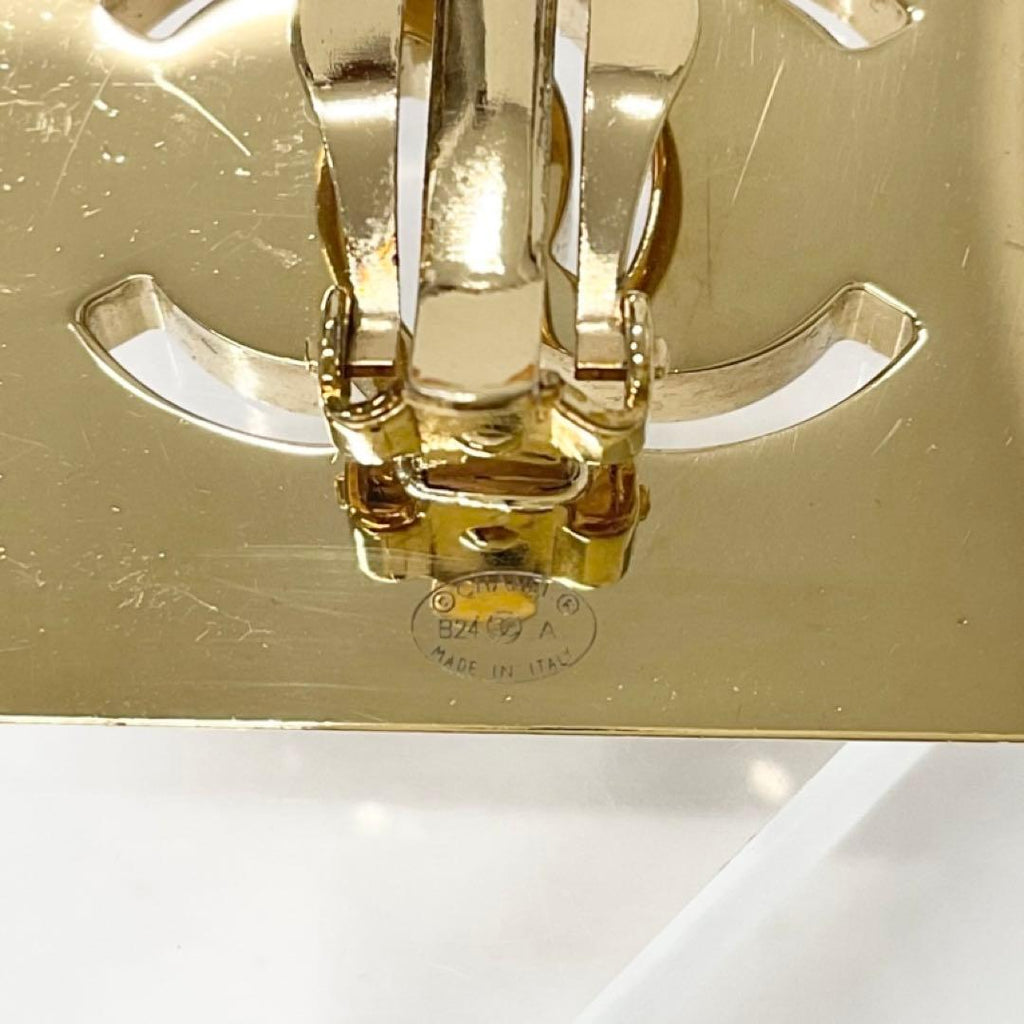 Chanel Earrings CC Logo Gold — view 5