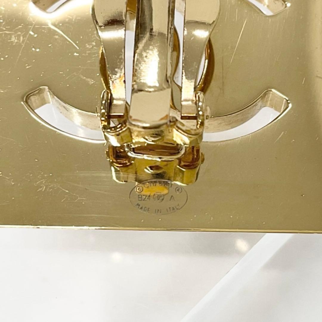 Chanel Earrings CC Logo Gold — view 5
