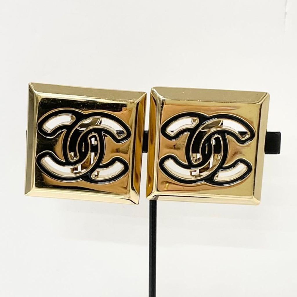 Chanel Earrings CC Logo Gold — view 6