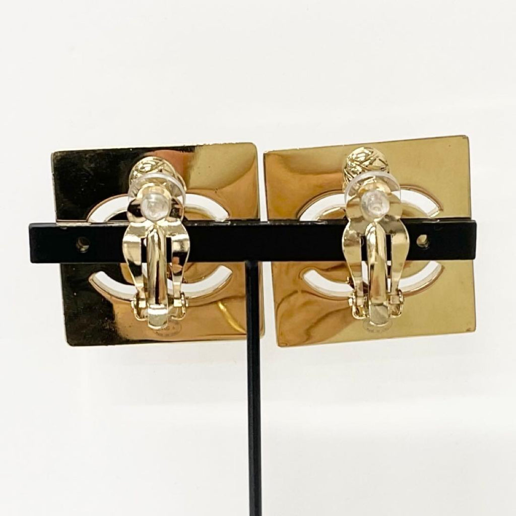 Chanel Earrings CC Logo Gold — view 8