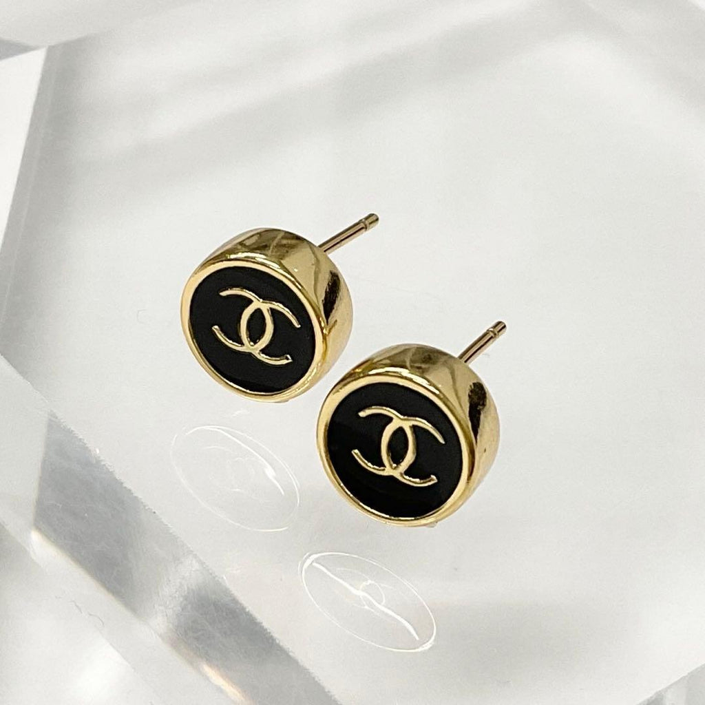Chanel Earrings CC Logo Circle Gold — view 2
