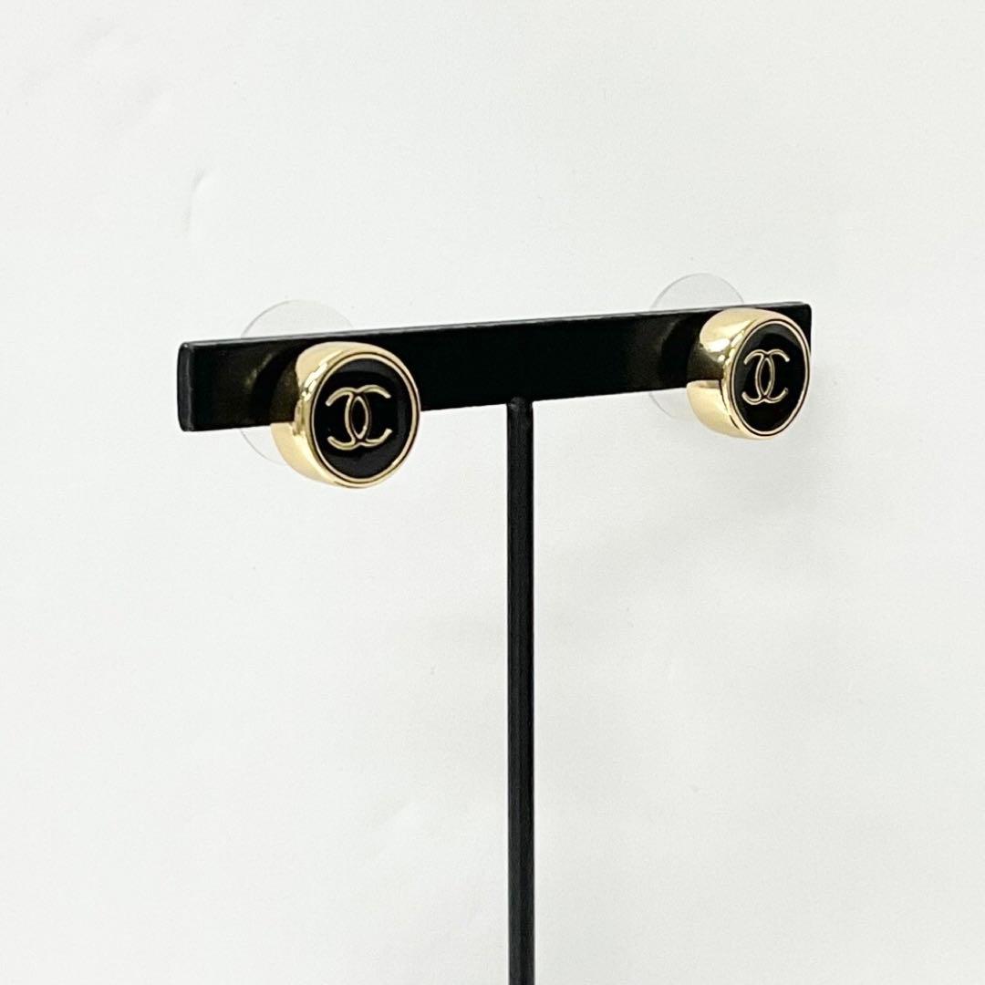 Chanel Earrings CC Logo Circle Gold — view 7