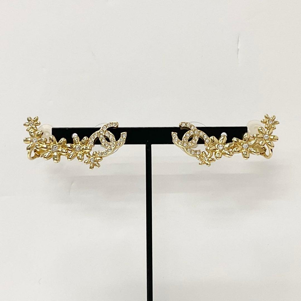 Chanel CC Logo Rhinestone Flower Motif Earrings Gold — view 6