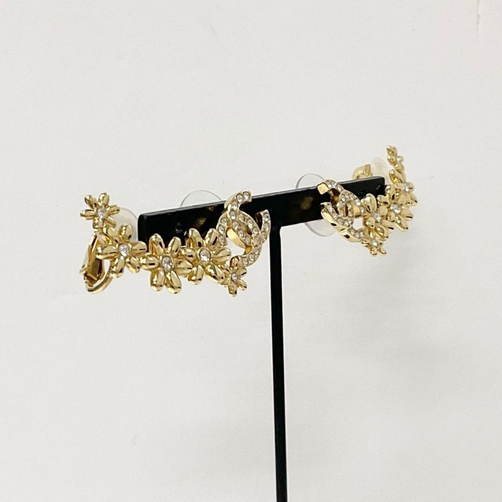 Chanel CC Logo Rhinestone Flower Motif Earrings Gold — view 7