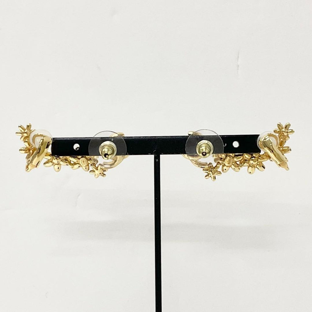 Chanel CC Logo Rhinestone Flower Motif Earrings Gold — view 8