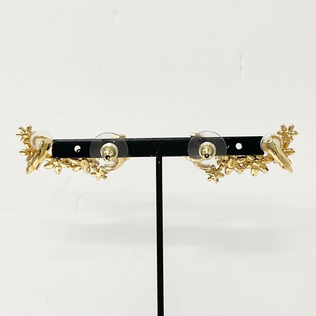 Chanel CC Logo Rhinestone Flower Motif Earrings Gold — view 8
