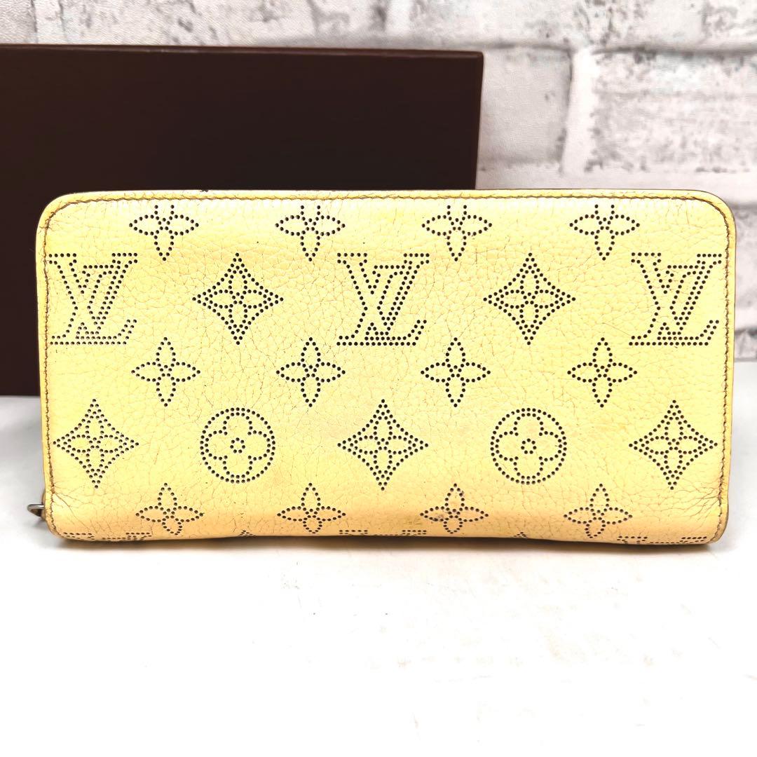 Louis Vuitton Built in Mahina Zippy Wallet Banana — view 9