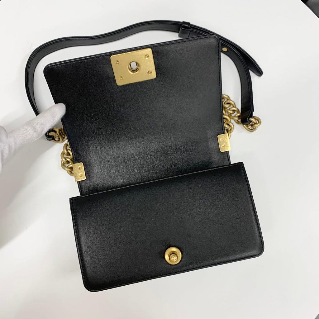 Chanel Boy 20 Quilted Lambskin Chain Shoulder — view 6