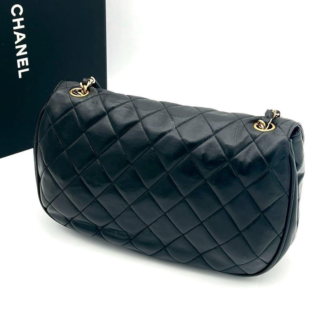 Chanel Quilted Chain Shoulder Bag Lambskin Black Gold — view 2