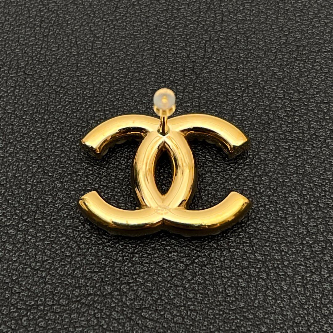 Chanel CC Logo Brooch Pearl Rhinestone Gold — view 3