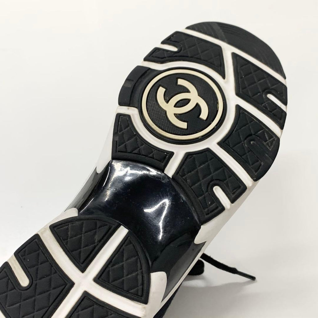 Chanel CC Logo Fabric Sneakers Black White — view 9