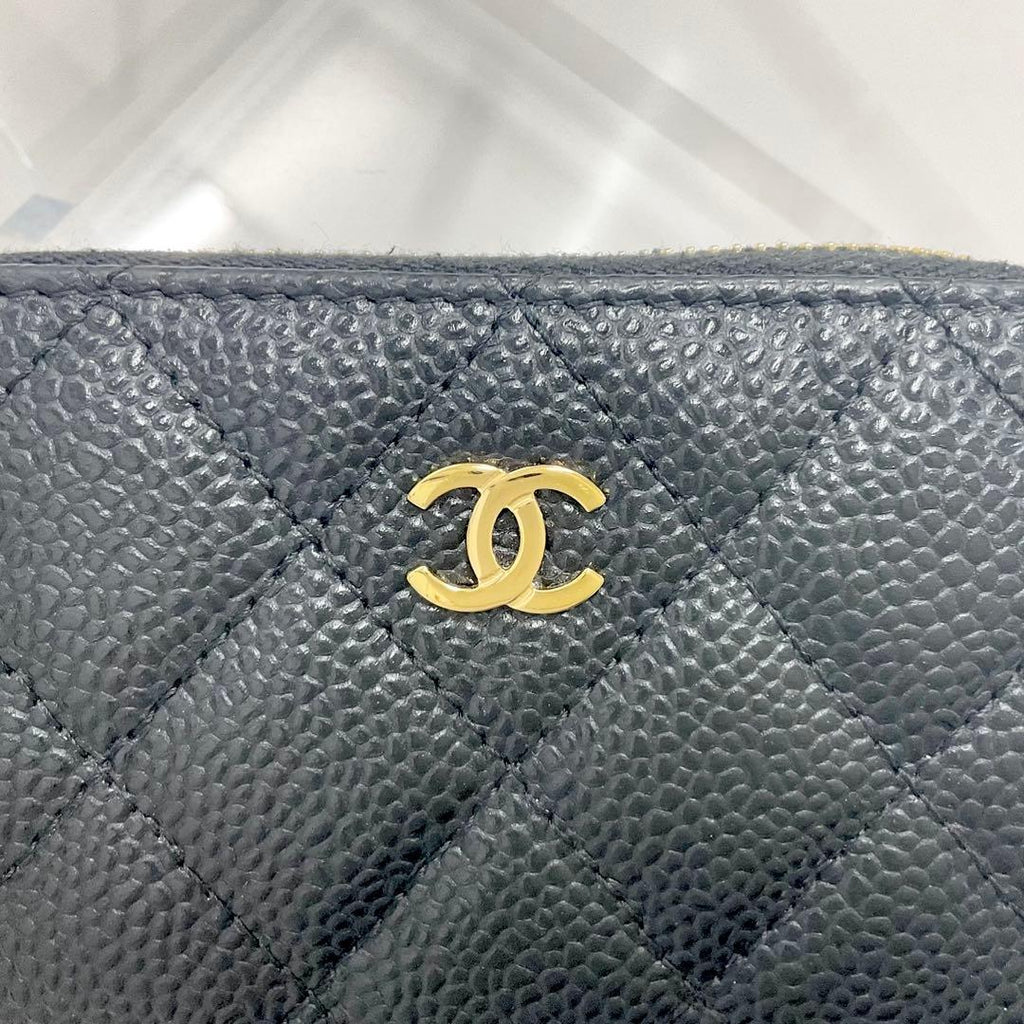 Chanel Caviar Leather CC Logo Quilted Classic Wallet Coin Purse — view 4