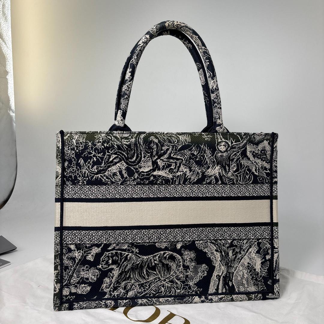 Dior Super Book Tote Toile de Jouy Medium — view 5